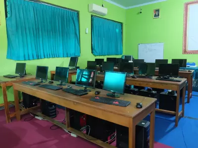 Fasilitas Lab Komputer